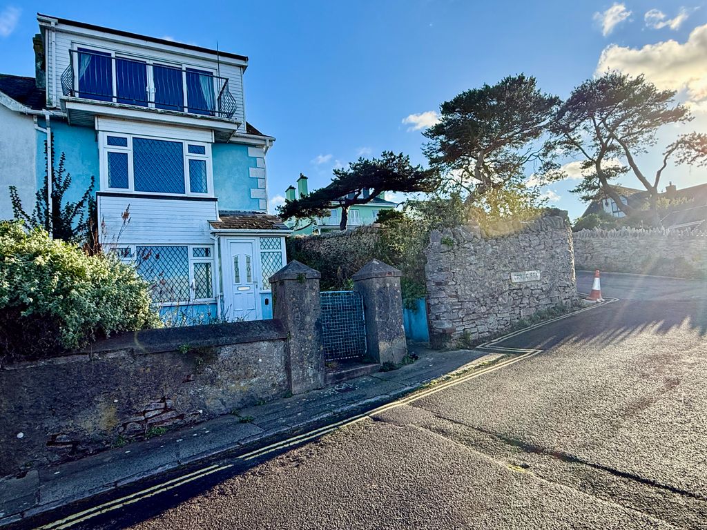 Property photo 2 of 36 Front Aspect