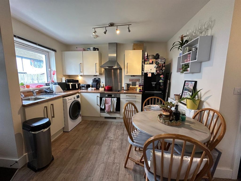 Property photo 2 of 7 Kitchen.Jpg