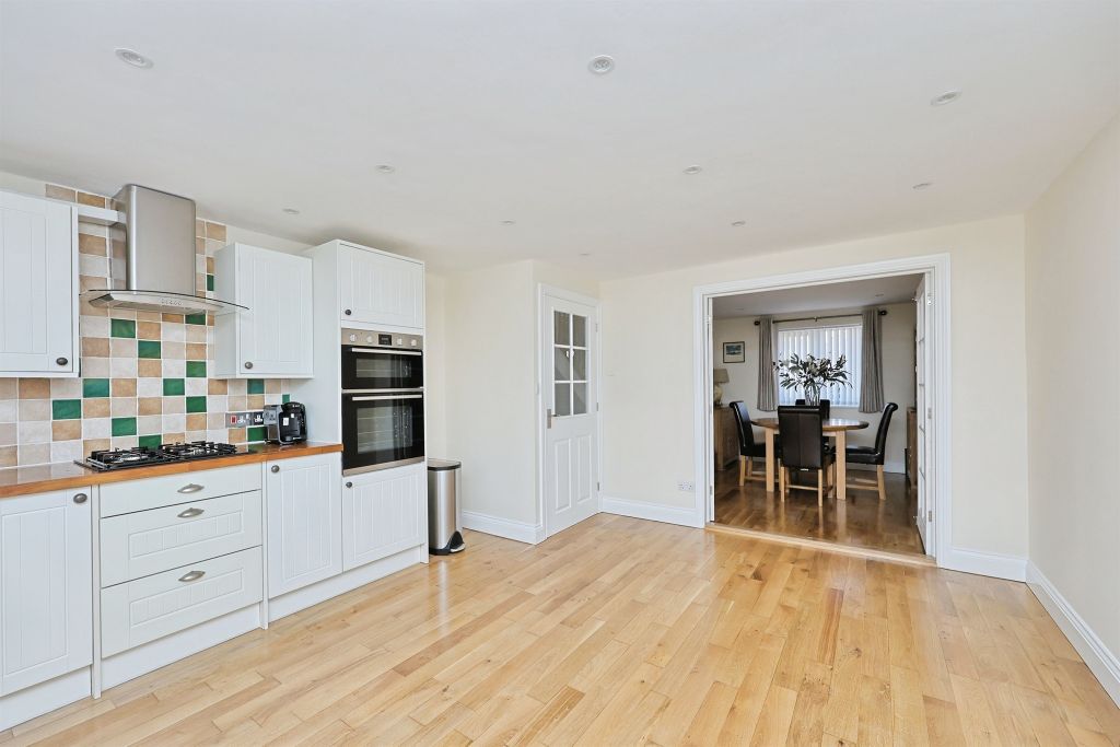 Property photo 3 of 34