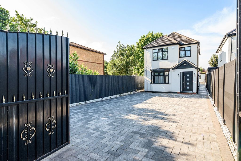Property photo 1 of 26 External