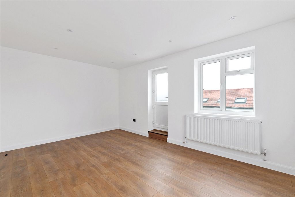 Property photo 3 of 13 Picture No. 12