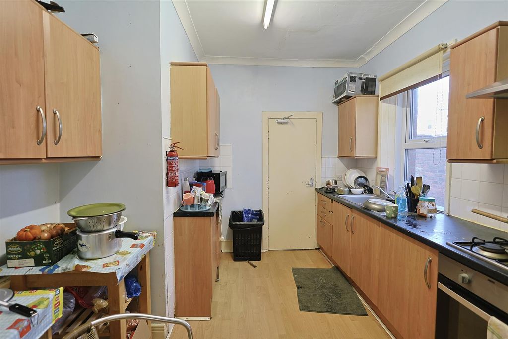 Property photo 3 of 8 A7B9102C-B537-414C-820D-1E39E54F7704_1_201_A.Jpeg