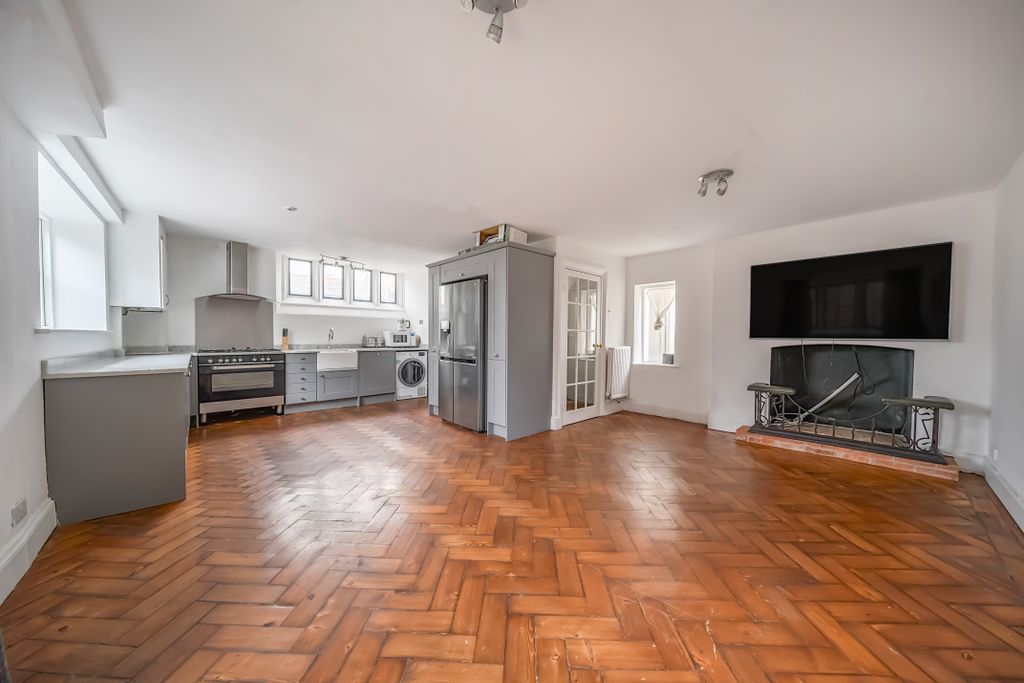 Property photo 3 of 12 1376039106911d5B212E2E