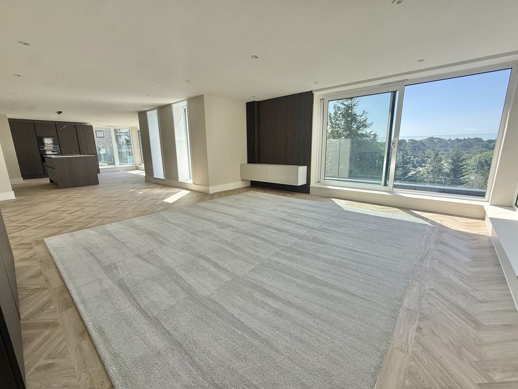 Property photo 1 of 28