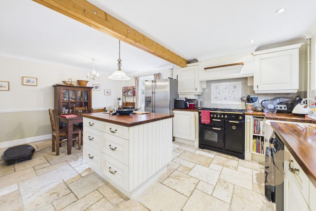 Property photo 3 of 20 Kitchen