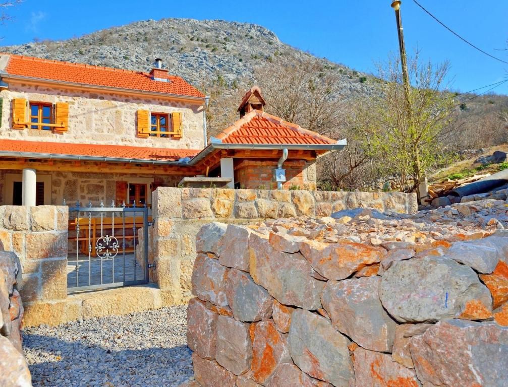 Property photo 3 of 26