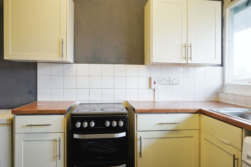 Property photo 3 of 14 Kitchen