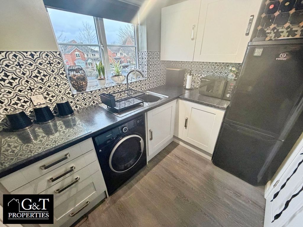 Property photo 3 of 14 Kitchen