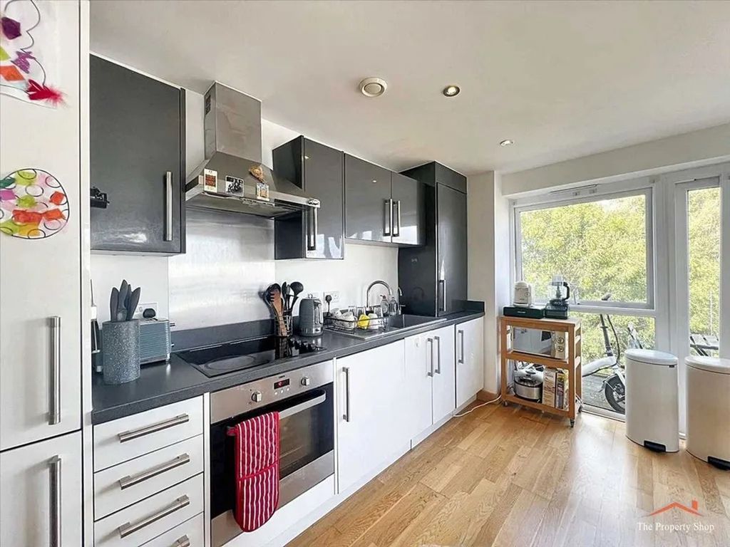 Property photo 3 of 12 Kitchen