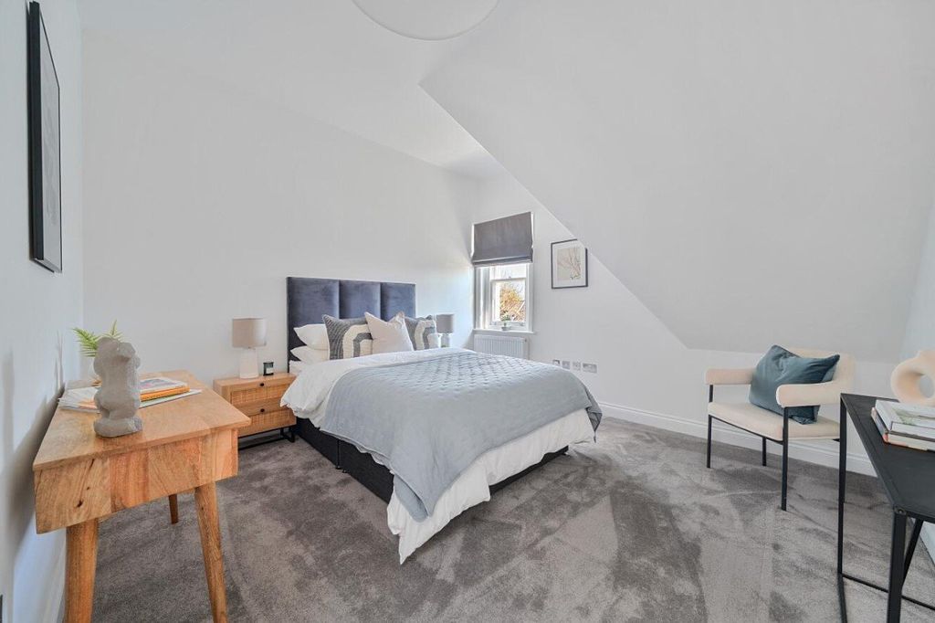 Property photo 2 of 9 Picture No. 13