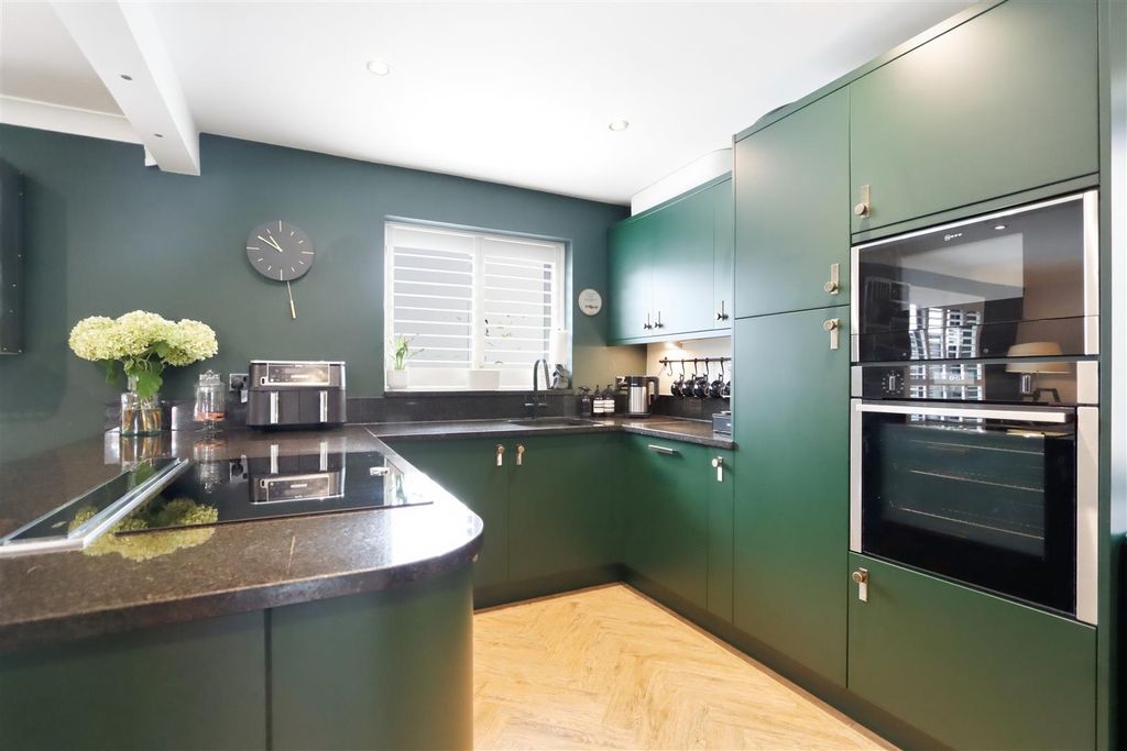 Property photo 3 of 25 Dining Kitchen 4