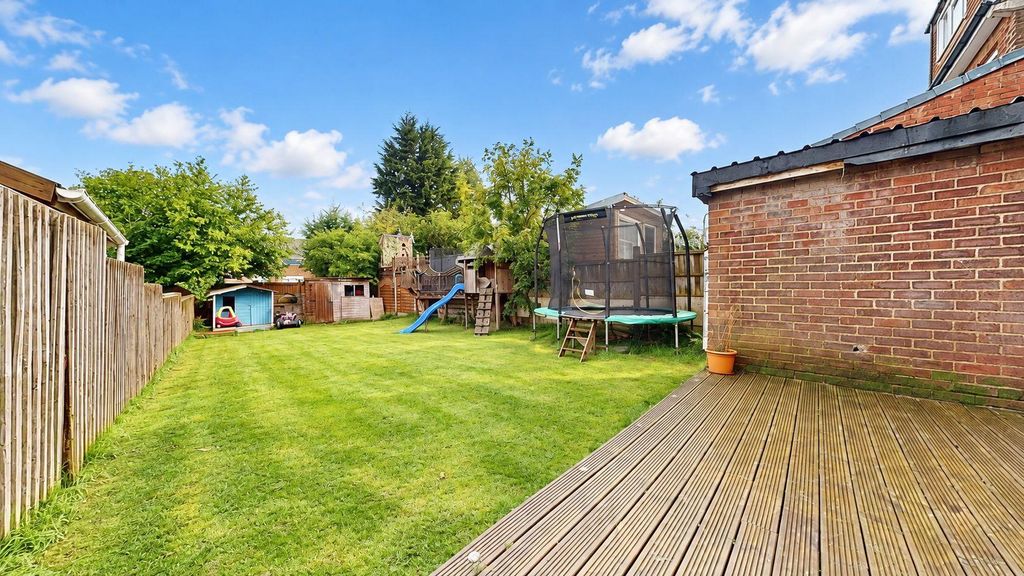 Property photo 2 of 16 Holly Crescent Rear Garden