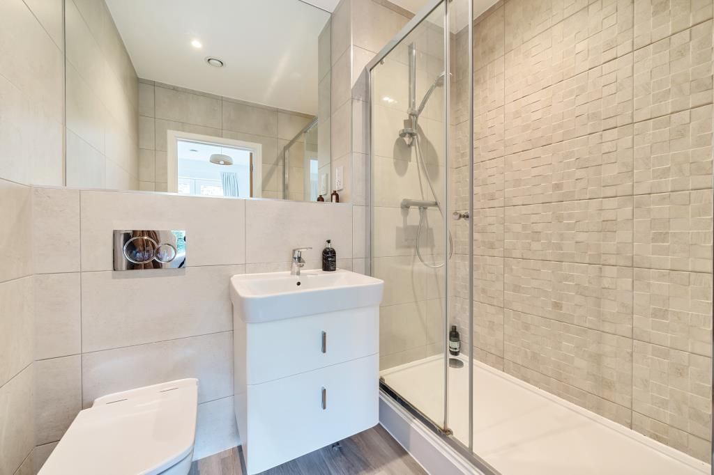 Property photo 2 of 10 Bathroom