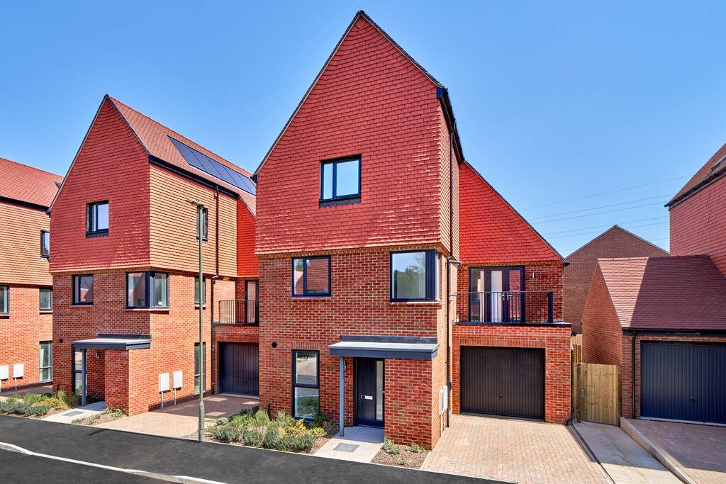 Property photo 1 of 8 Vistry Allium Park Plot 106 270526