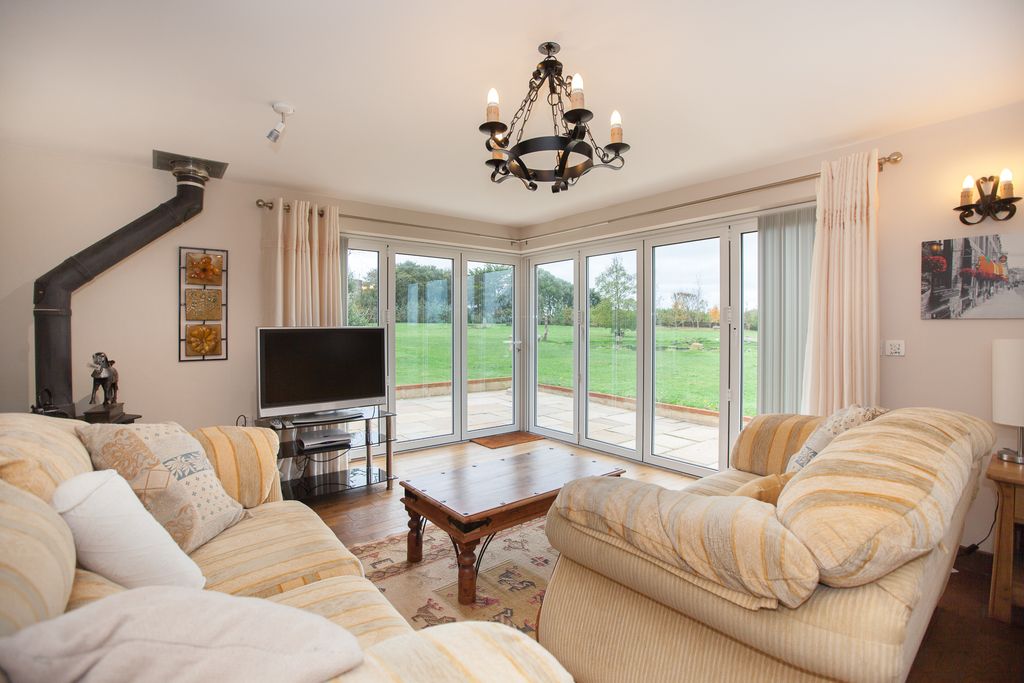 Property photo 2 of 20