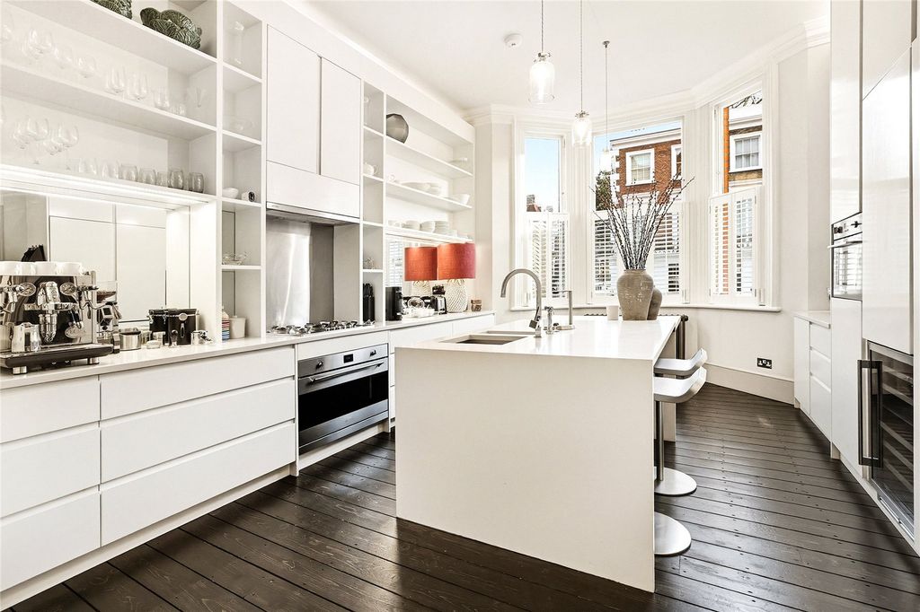 Property photo 2 of 20 Kitchen