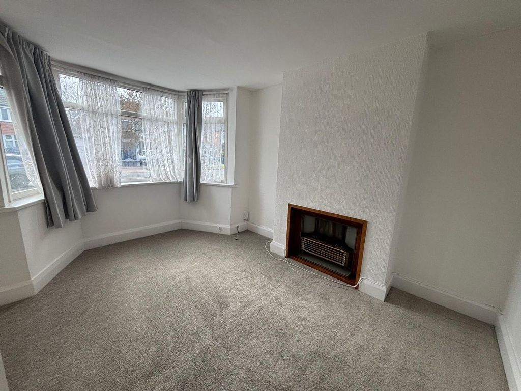 Property photo 3 of 10 Front Reception