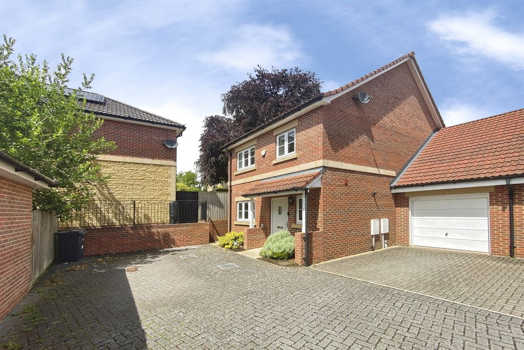 Property photo 1 of 24