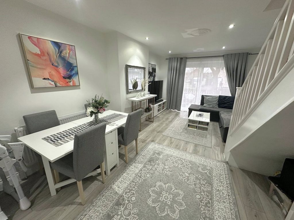 Property photo 3 of 11 Dining Room/ Lounge