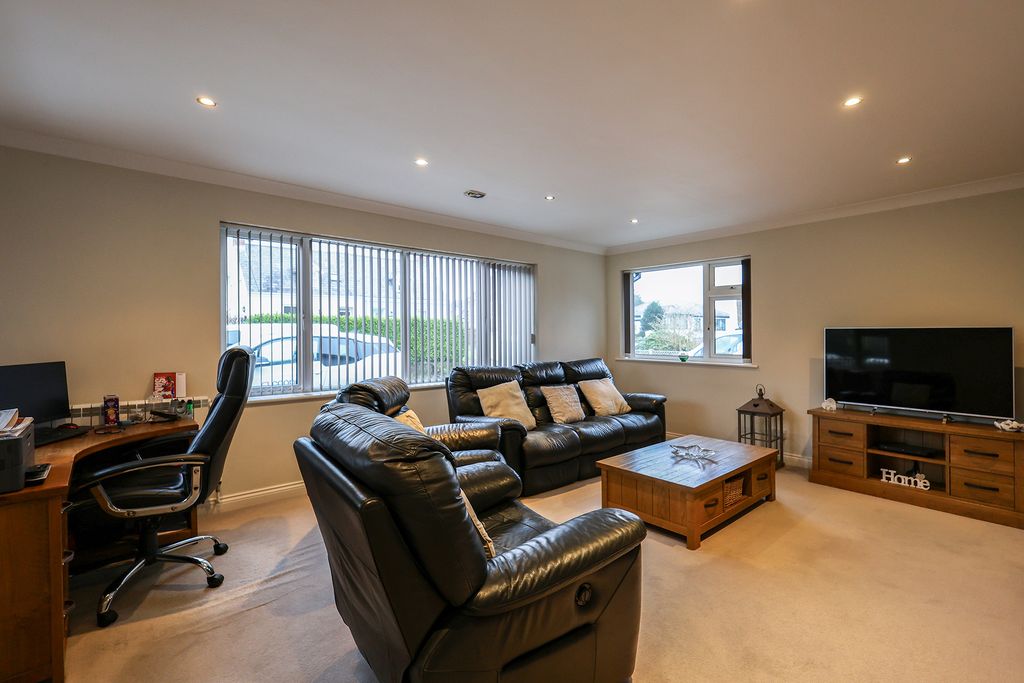 Property photo 3 of 15 Photo 2