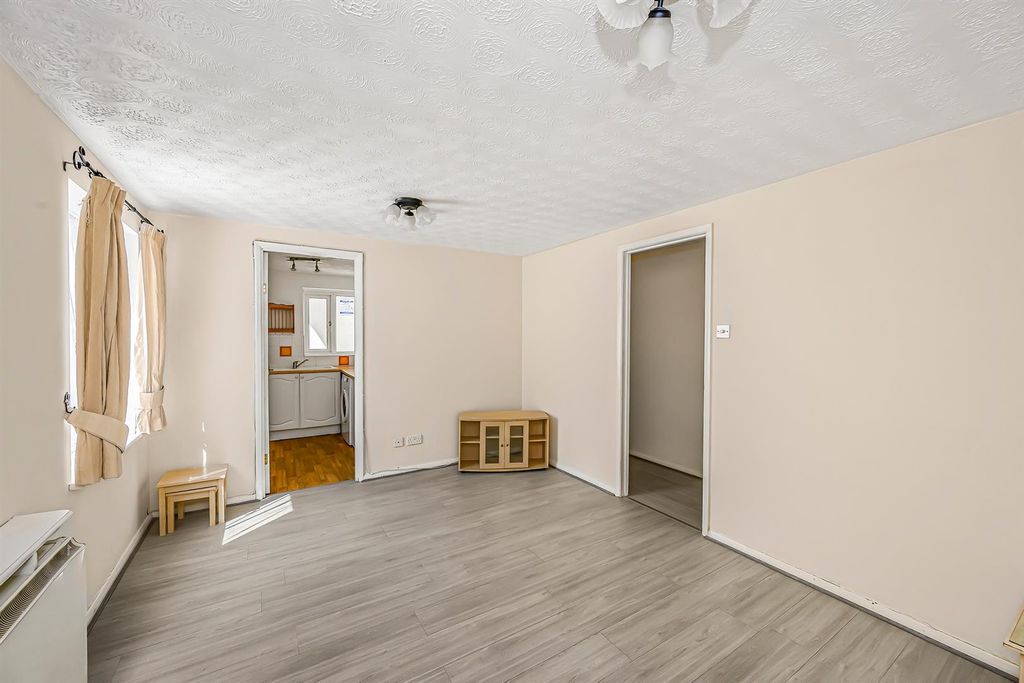 Property photo 3 of 18 Mandeville Court-9.Jpg