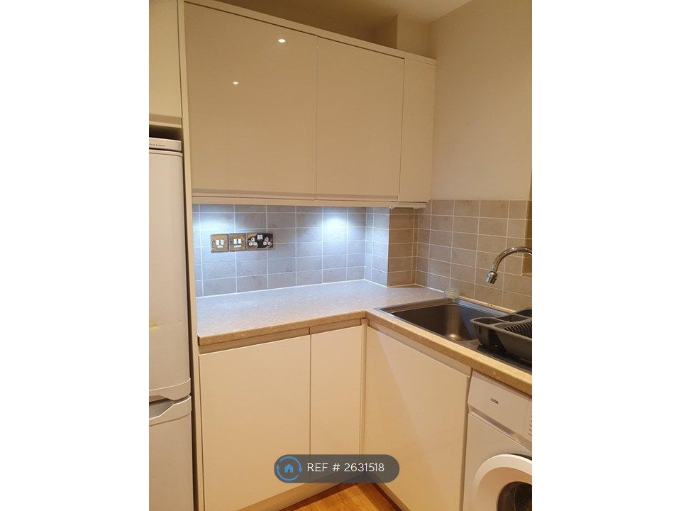 Property photo 3 of 9 Kitchen