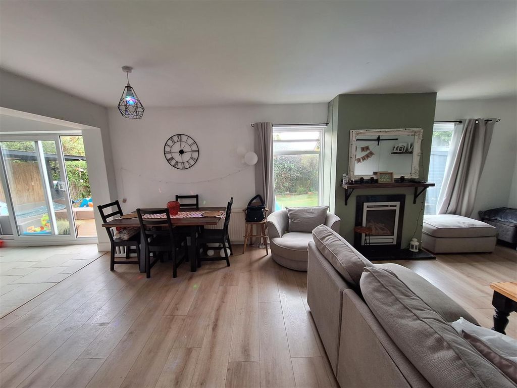 Property photo 3 of 34 Dining Area