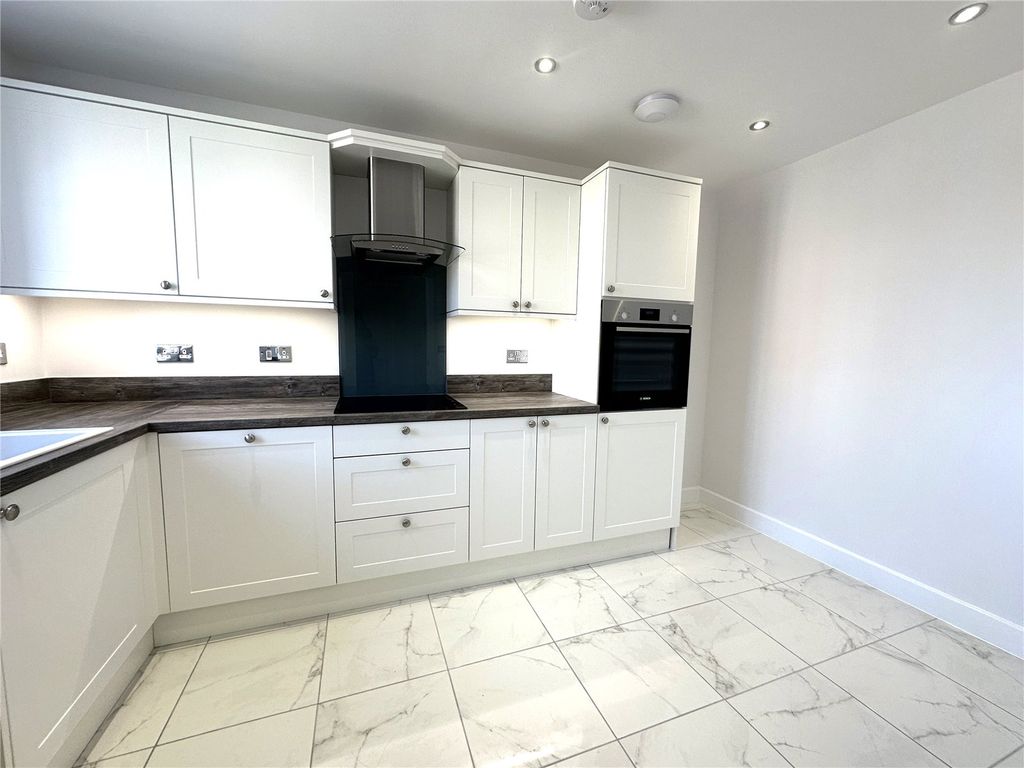Property photo 2 of 12 Picture No. 28