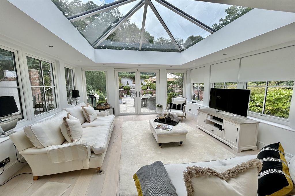 Property photo 3 of 19 Garden Room