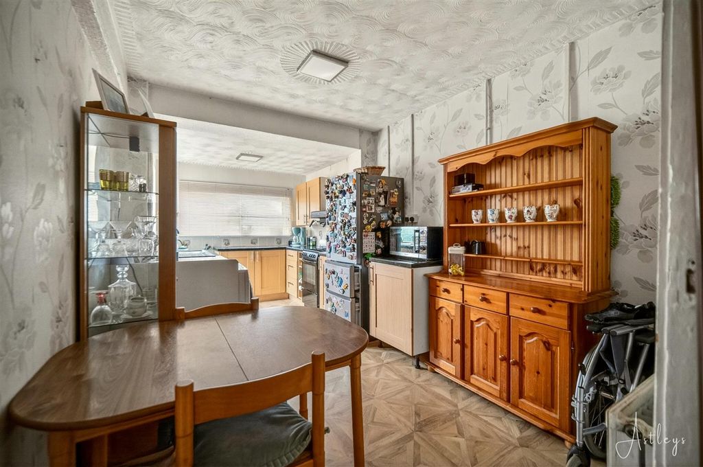 Property photo 3 of 12 Kitchen/Dining Room