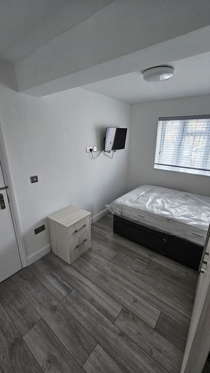 Property photo 3 of 10 Room 5