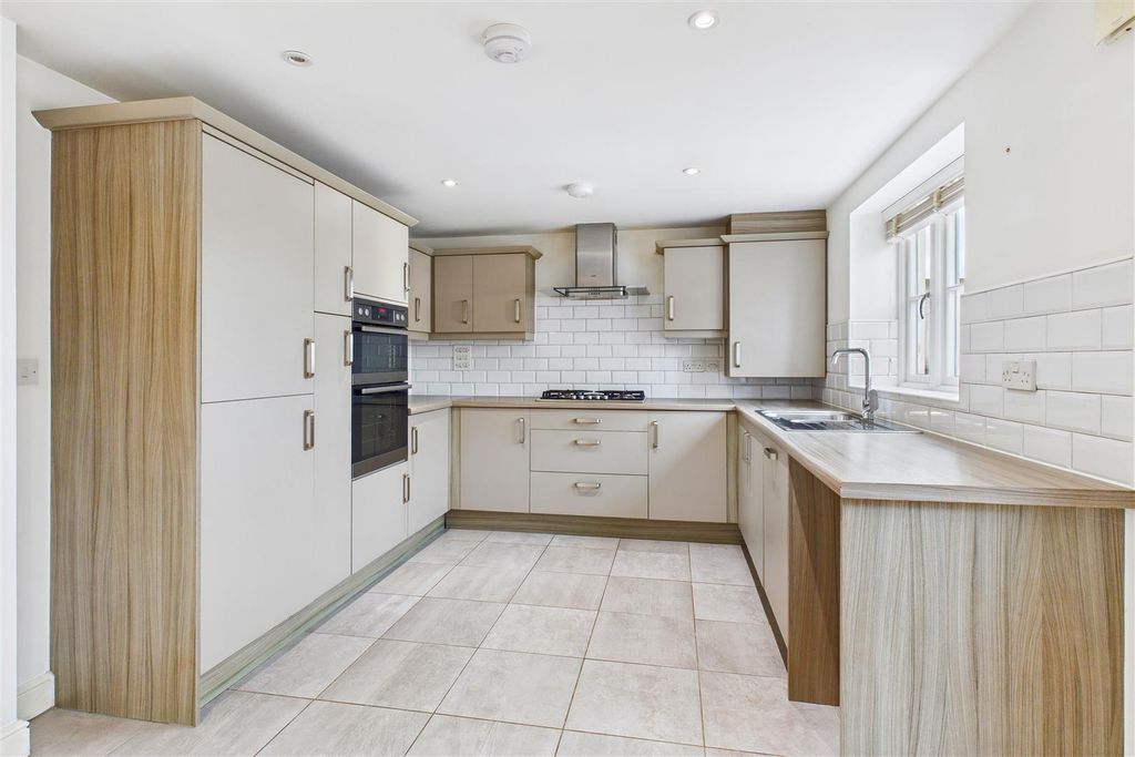 Property photo 3 of 17 Kitchen.