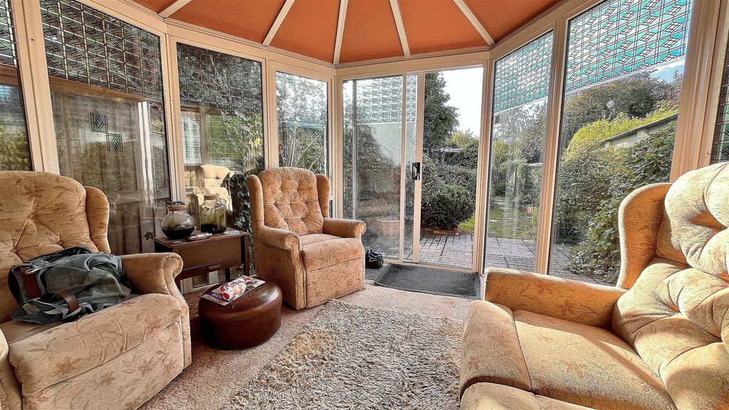 Property photo 2 of 17 Conservatory