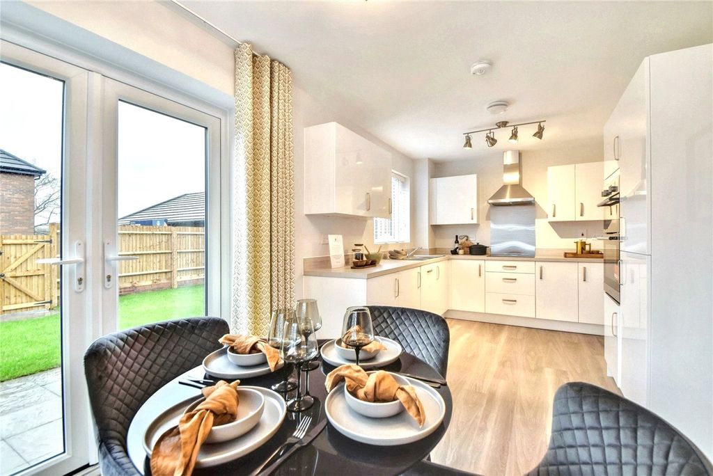 Property photo 3 of 13 Kitchen/Diner