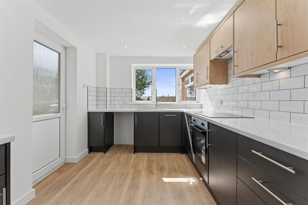 Property photo 3 of 27 Rockinghamroad_18.Jpg