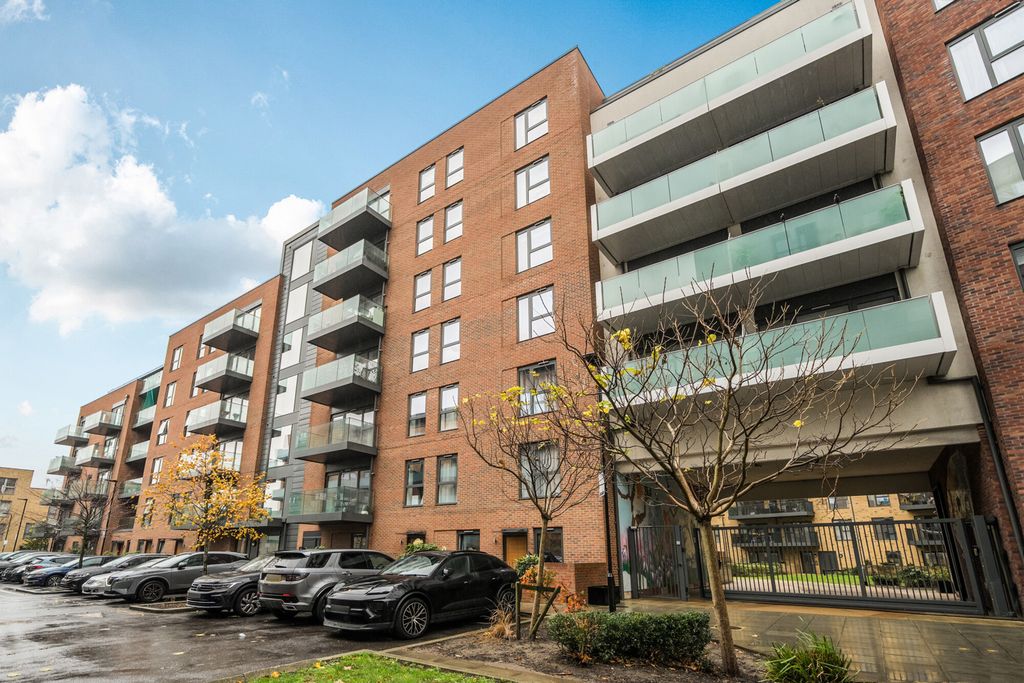 Property photo 2 of 20 1377085-2-6911Cb2...