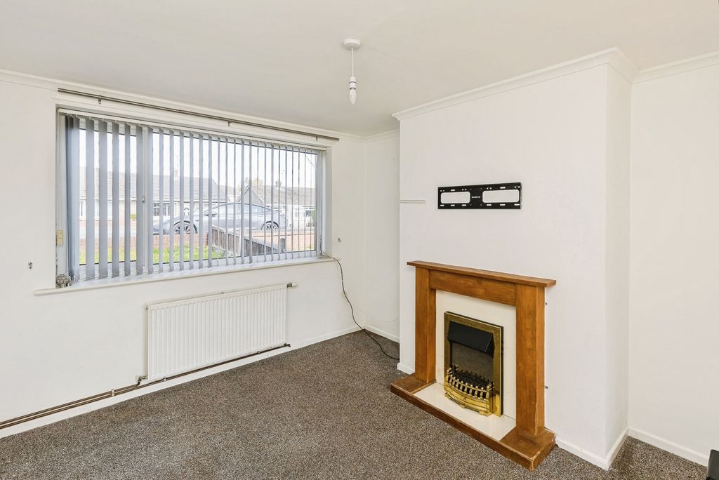 Property photo 2 of 19 Living Room