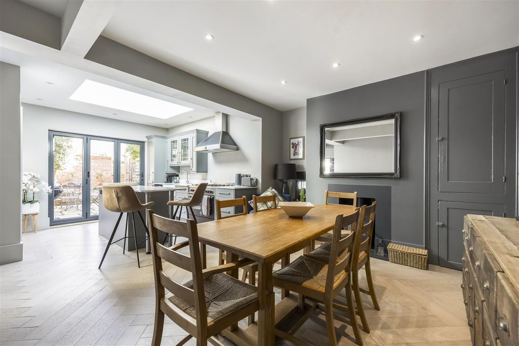 Property photo 2 of 9 Kitchen/Dining Area