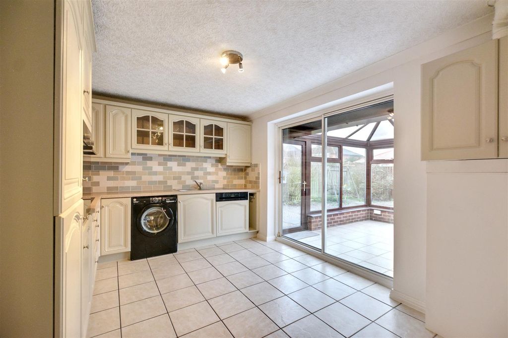 Property photo 3 of 24 Kitchen Diner