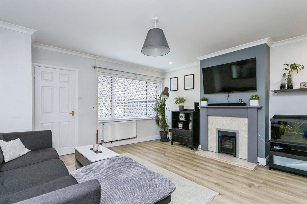 Property photo 3 of 17 Photo