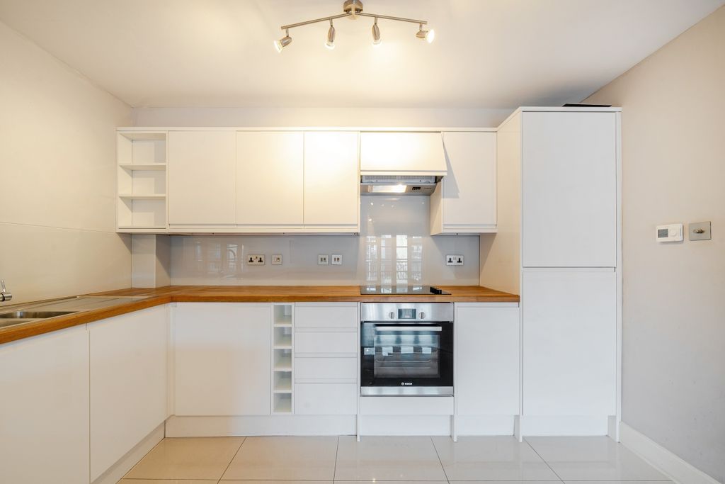 Property photo 3 of 23 1325823-13-6870F8...