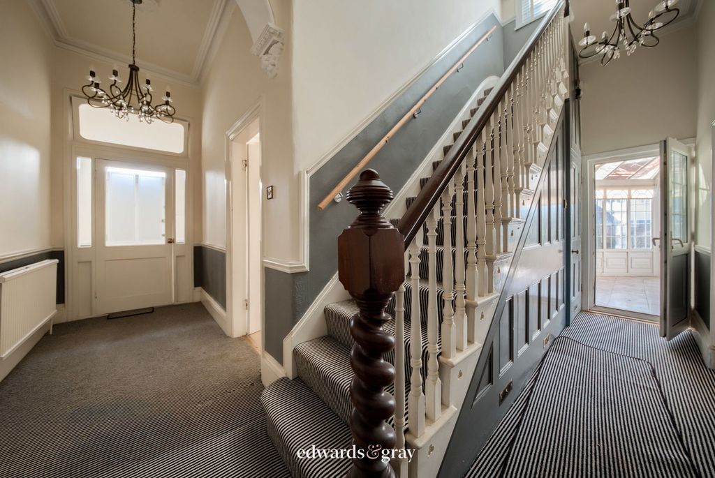 Property photo 3 of 17