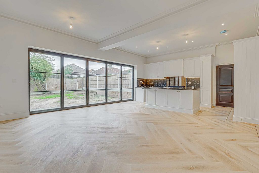 Property photo 3 of 50