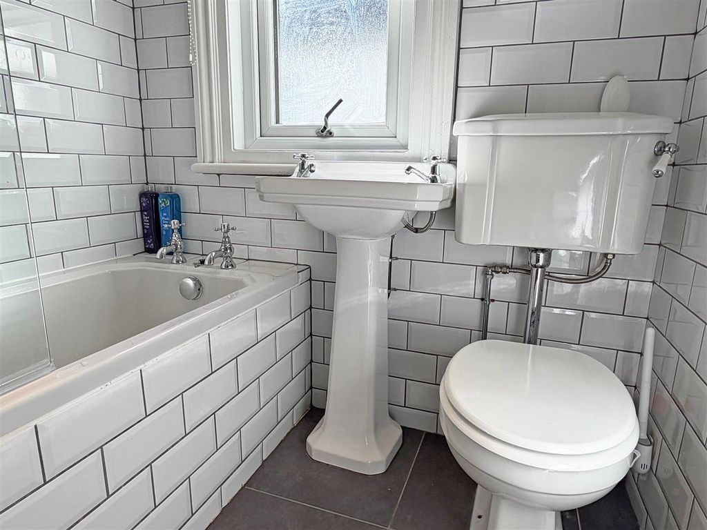 Property photo 2 of 12 10Brbathla.Jpg