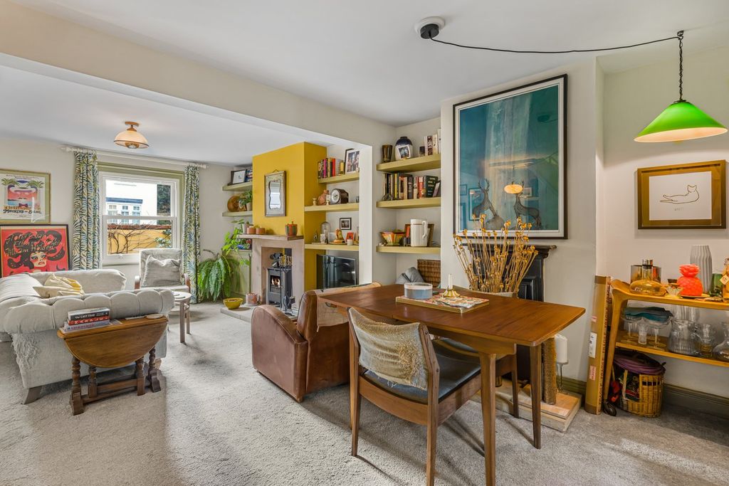 Property photo 3 of 17