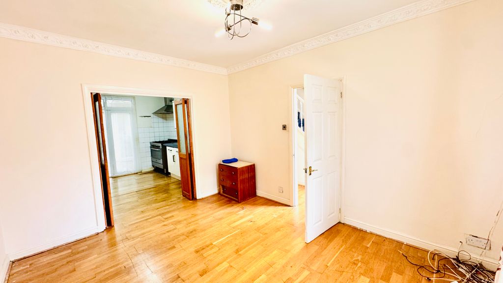 Property photo 2 of 21