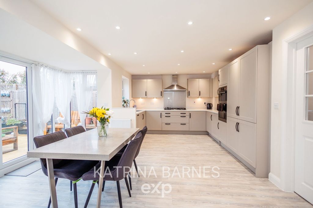 Property photo 2 of 22