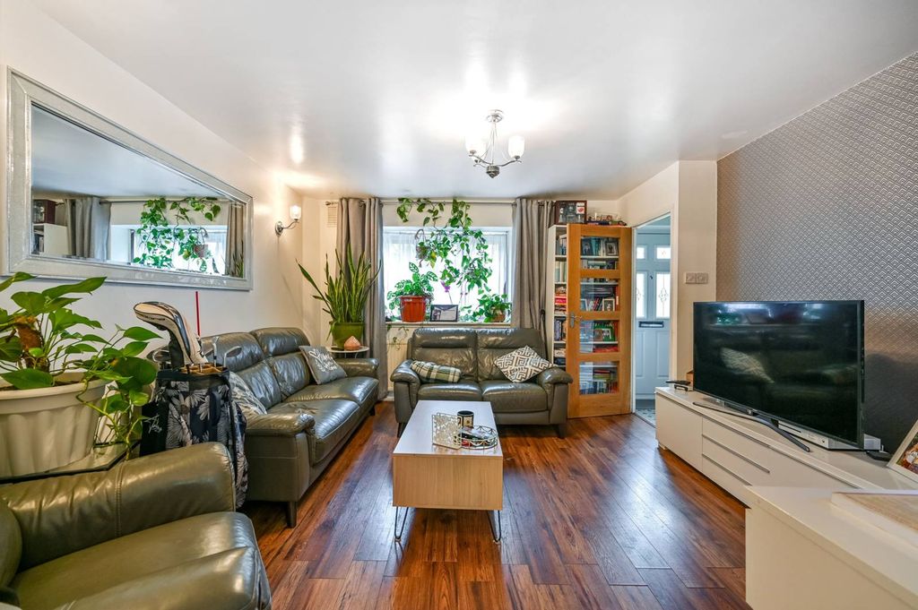 Property photo 3 of 11