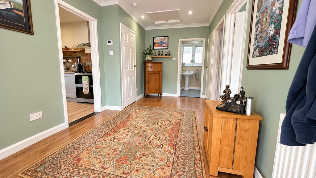 Property photo 3 of 18 Hallway