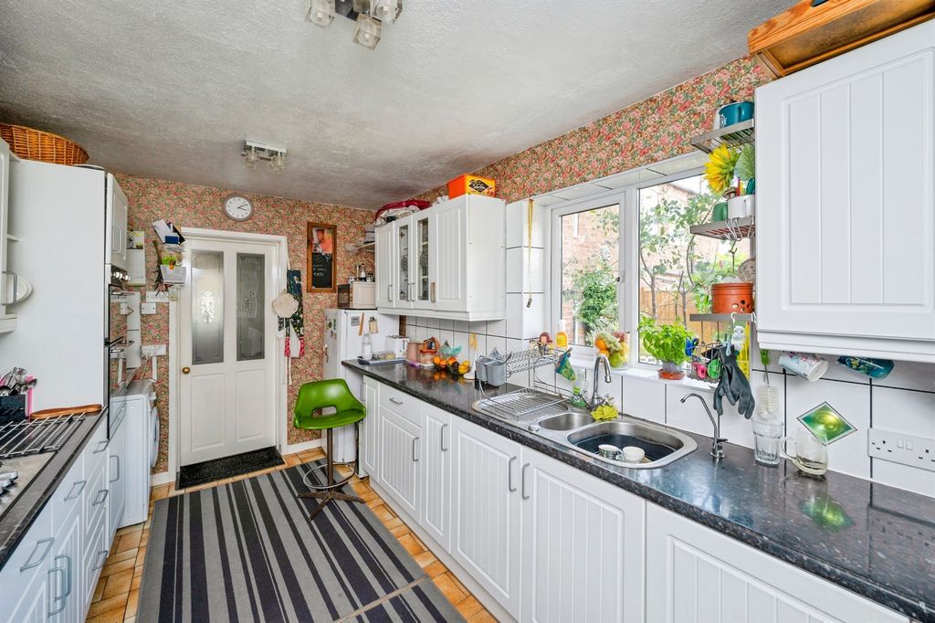 Property photo 3 of 34